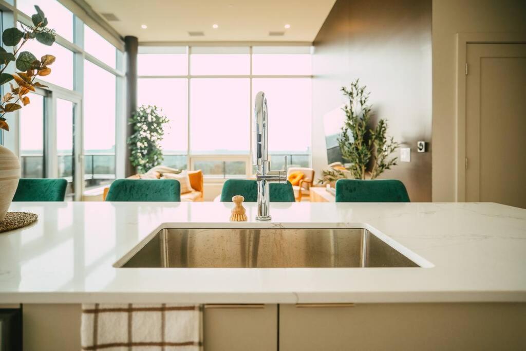 New - Luxury 2Br Penthouse Apt In Central Halifax Exterior photo